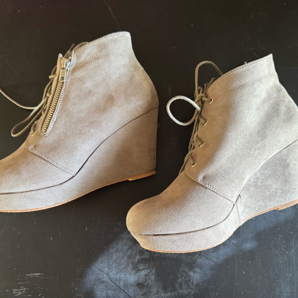 JustFab Gray Heels Elegant and Versatile